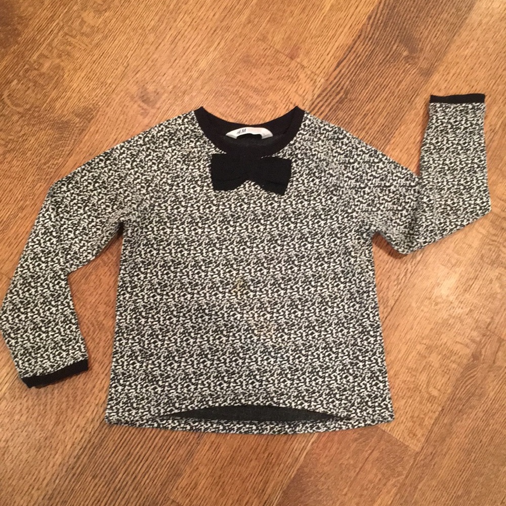 H&M black and White Sweater